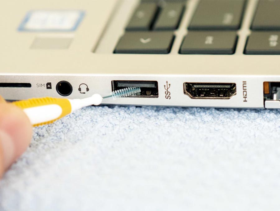 cổng usb laptop bị bụi, máy tính không nhận usb do bẩn cổng